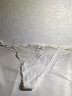PINK Victoria's Secret White Sheer Daisy-Trim Thong